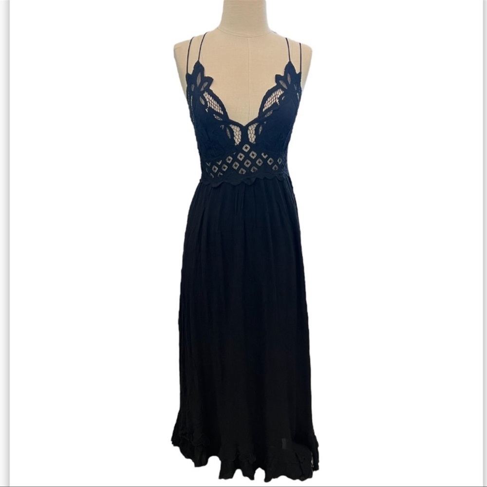 NWT Free People One Adella Maxi Dress in Black NWT
Size Medium - Picture 5 of 9